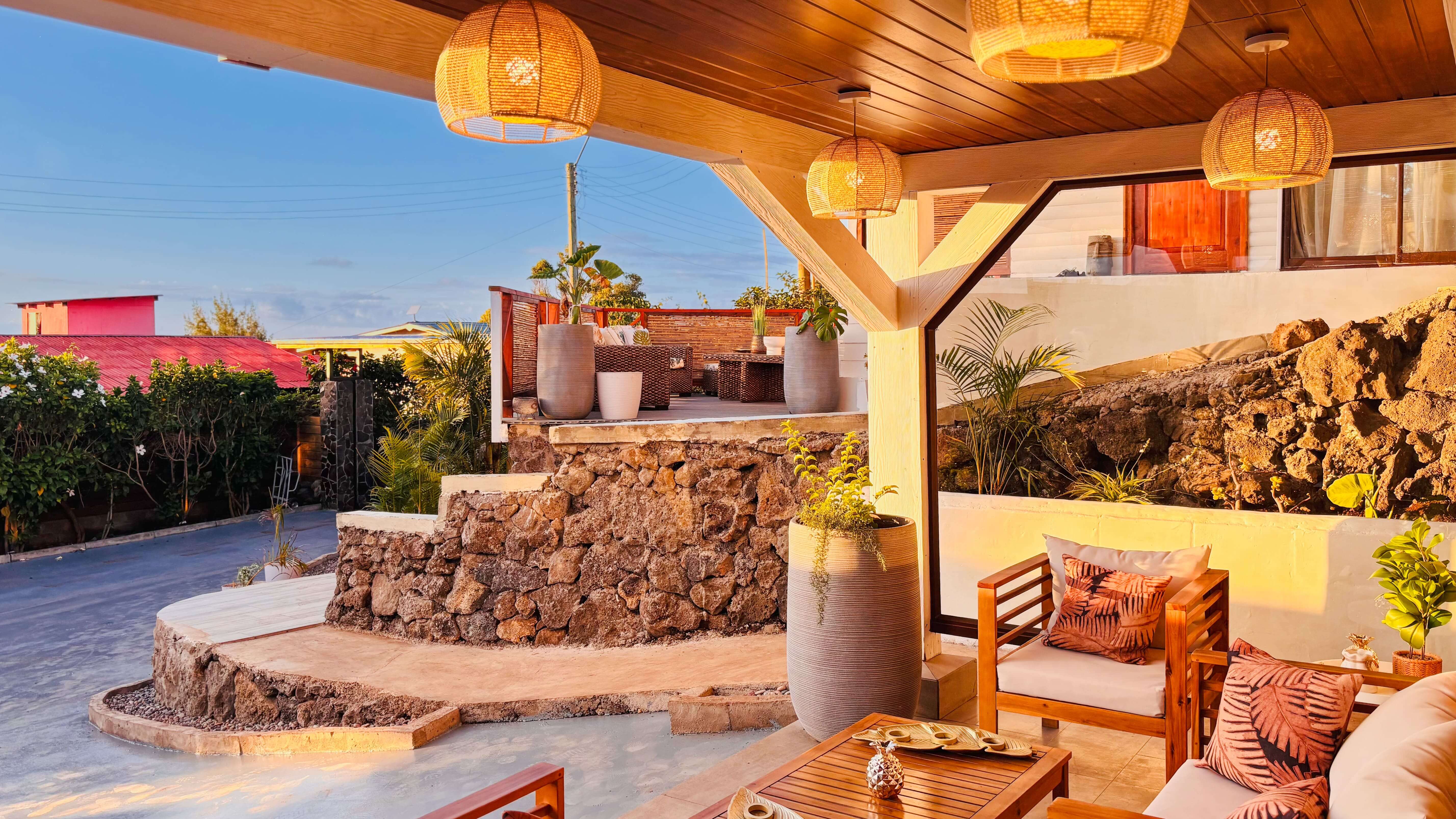 Imagen del hotel por fuera, imagen de portada del video Testimonio